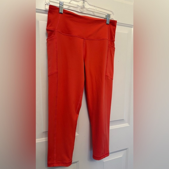 Victoria Sport Knockout Capri Leggings – Coral | Medium - Picture 6 of 6